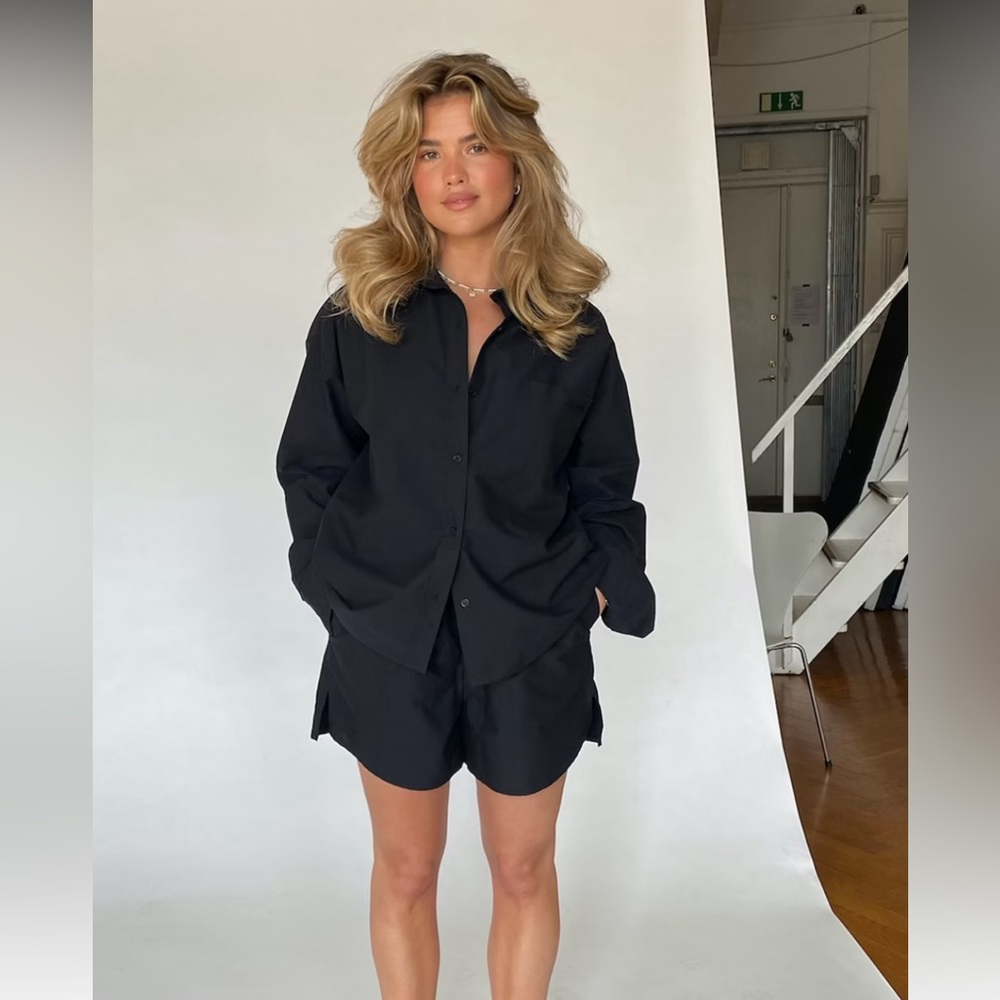 Djerf Avenue Breezy Shorts in Black